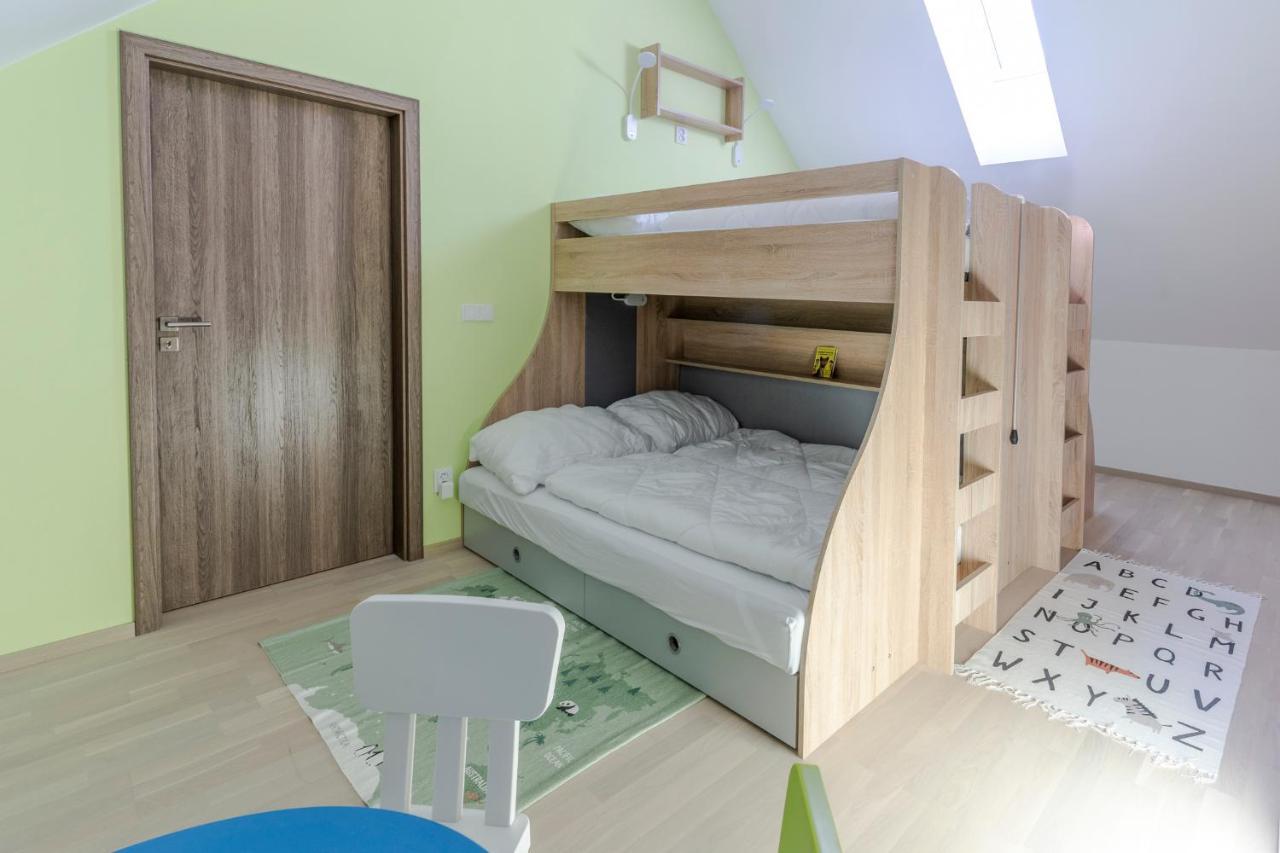 Apartman Horni Misecky - Luxusni Ubytovani Pro Dve Rodiny S Detmi Bagian luar foto