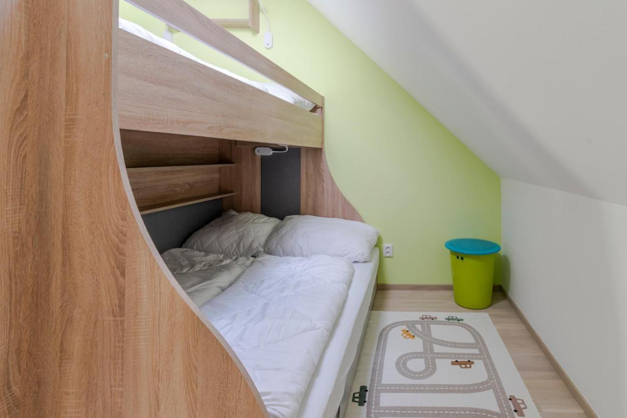 Apartman Horni Misecky - Luxusni Ubytovani Pro Dve Rodiny S Detmi Bagian luar foto