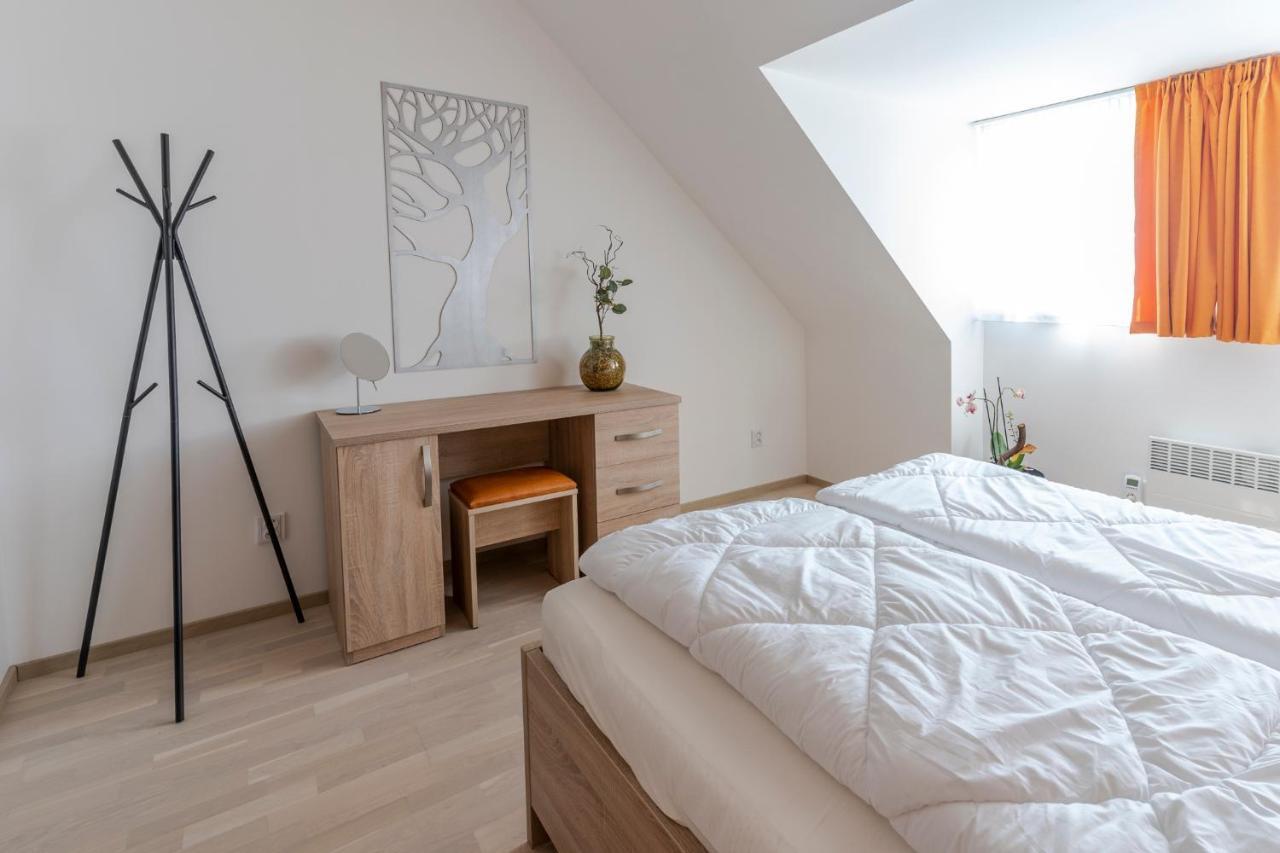 Apartman Horni Misecky - Luxusni Ubytovani Pro Dve Rodiny S Detmi Bagian luar foto