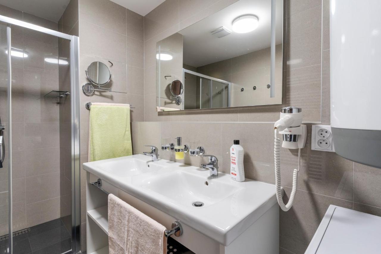 Apartman Horni Misecky - Luxusni Ubytovani Pro Dve Rodiny S Detmi Bagian luar foto